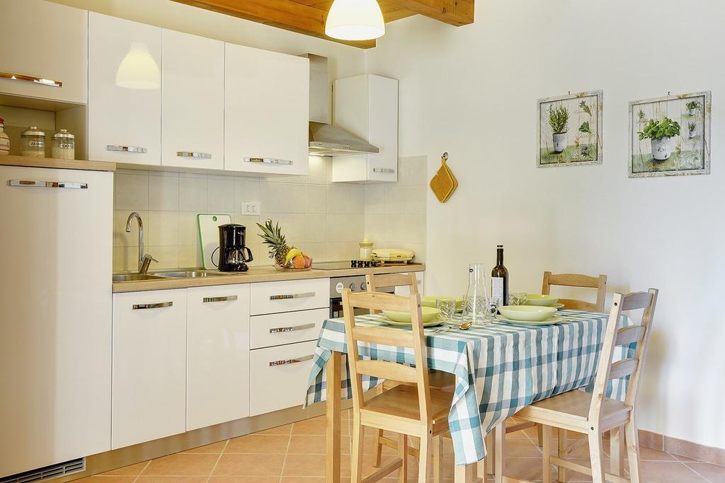 Apartments Susanna Ližnjan エクステリア 写真