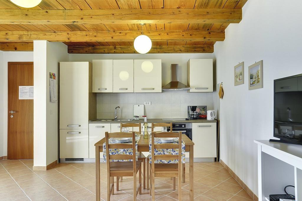 Apartments Susanna Ližnjan エクステリア 写真