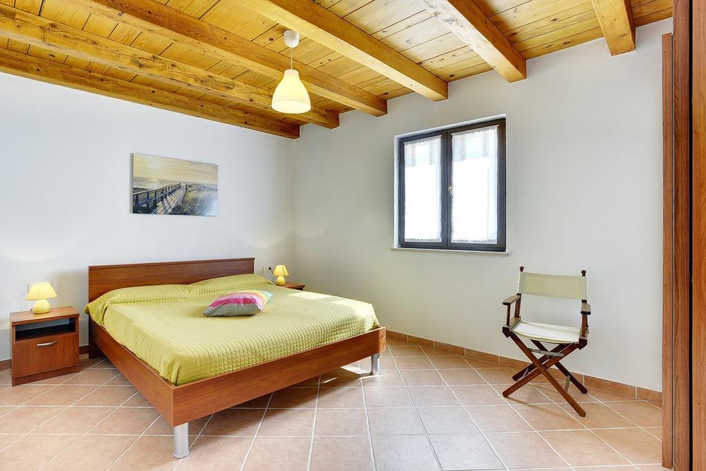 Apartments Susanna Ližnjan エクステリア 写真